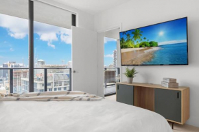 Apt Next to Kaseya Center w Pool, Gym and Balcony